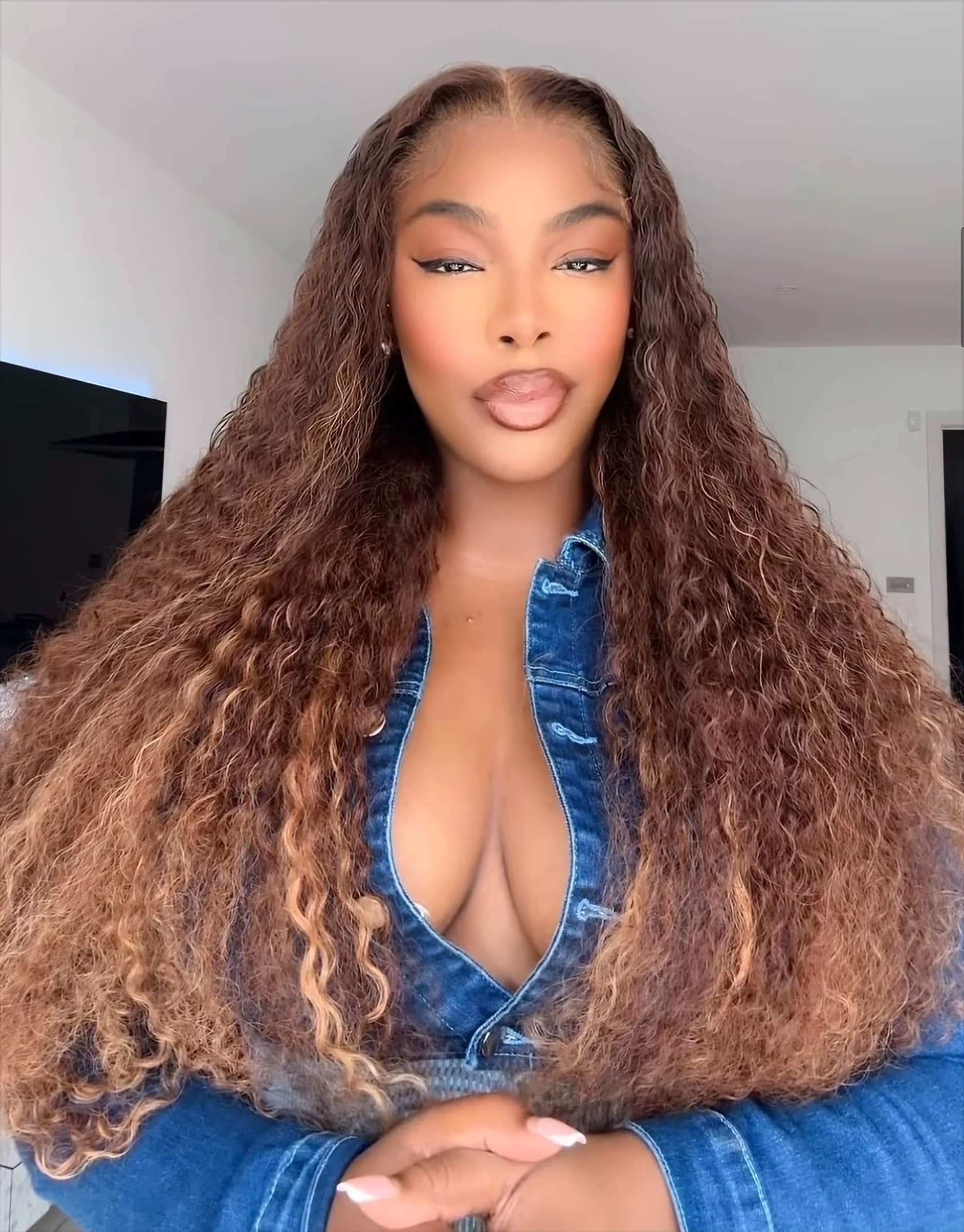 CURLY QUEEN